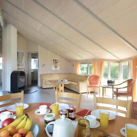 Kranich Poolferienhaus Сasa de vacaciones *