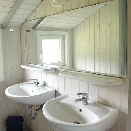 Kranich Poolferienhaus Сasa de vacaciones *