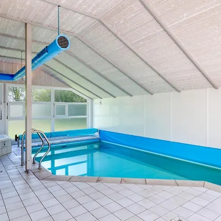 Kranich Poolferienhaus Сasa de vacaciones *